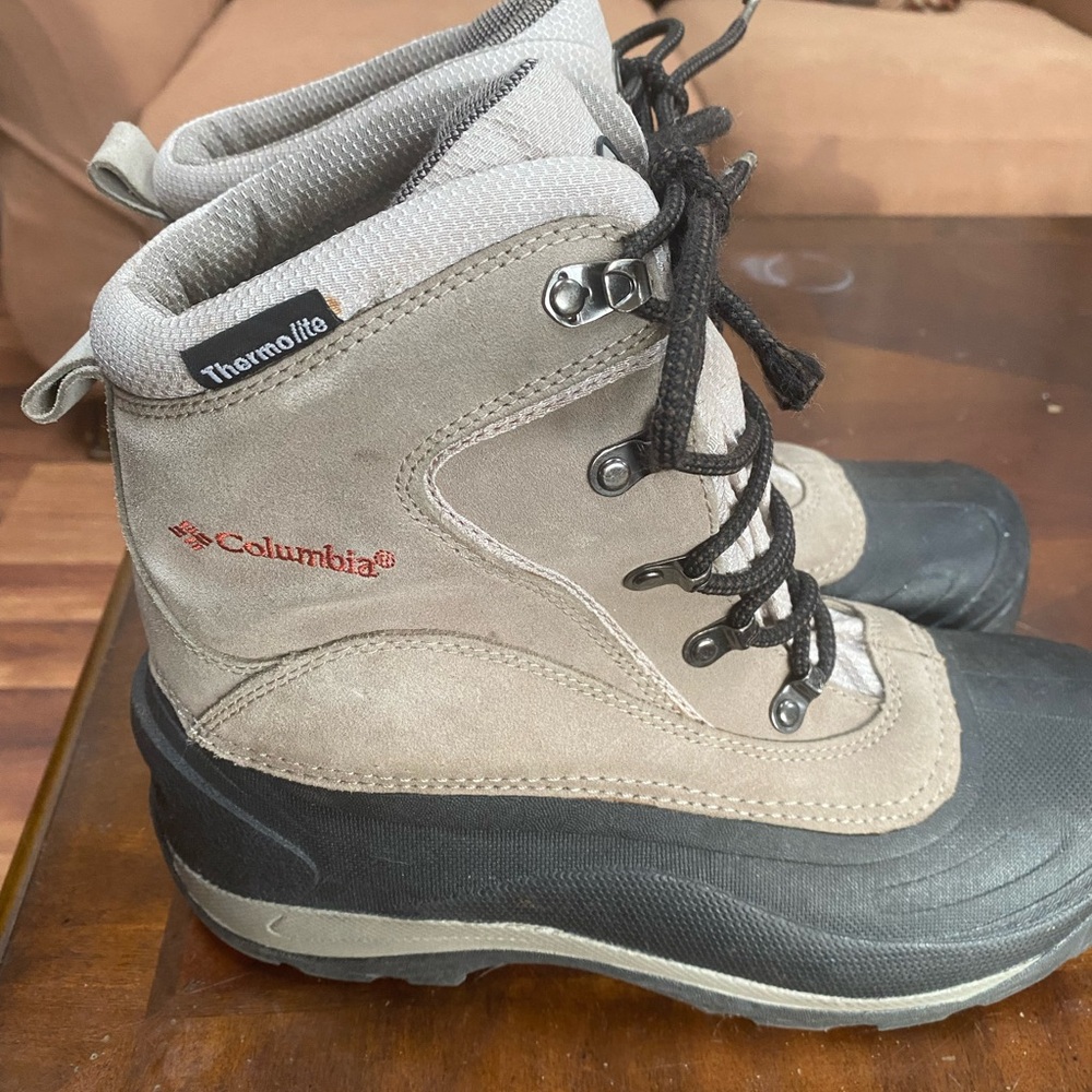Columbia Tan and Black Thermolite Boots